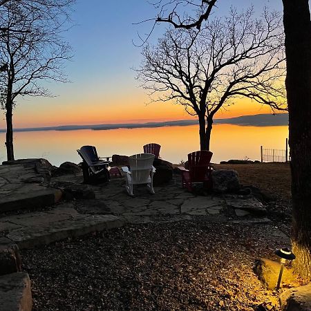 Blufftop Cabin Retreat Hot Tub And Fall Views! Villa Canadian Exterior photo