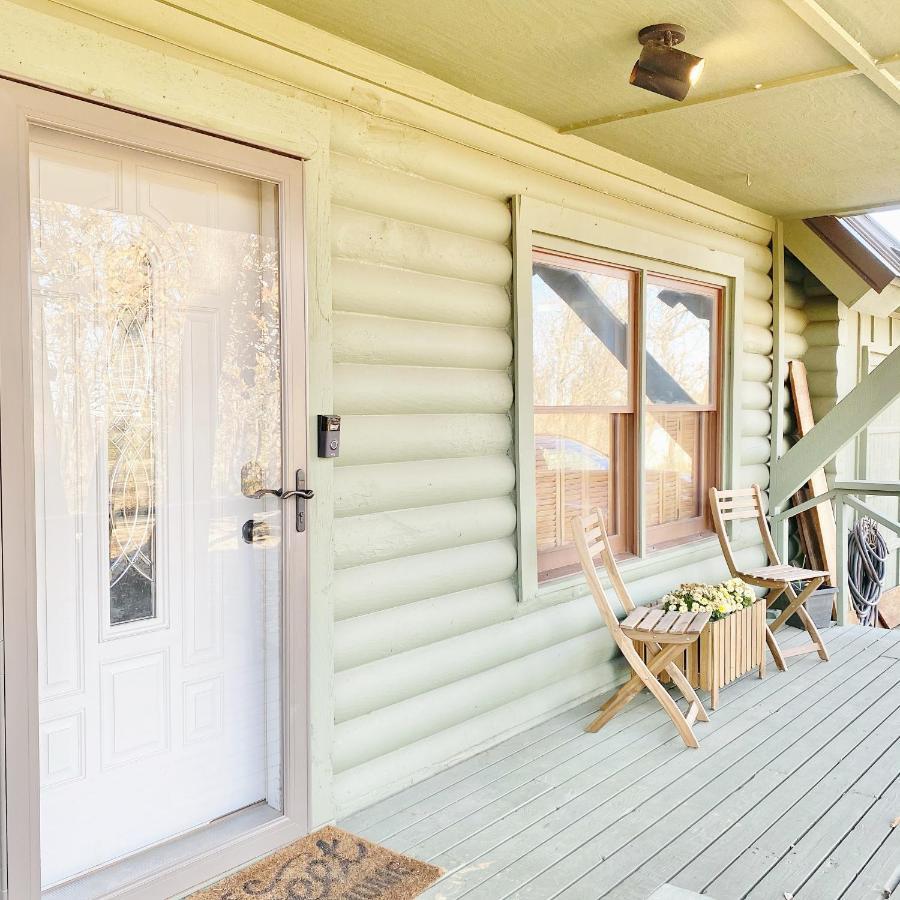 Blufftop Cabin Retreat Hot Tub And Fall Views! Villa Canadian Exterior photo