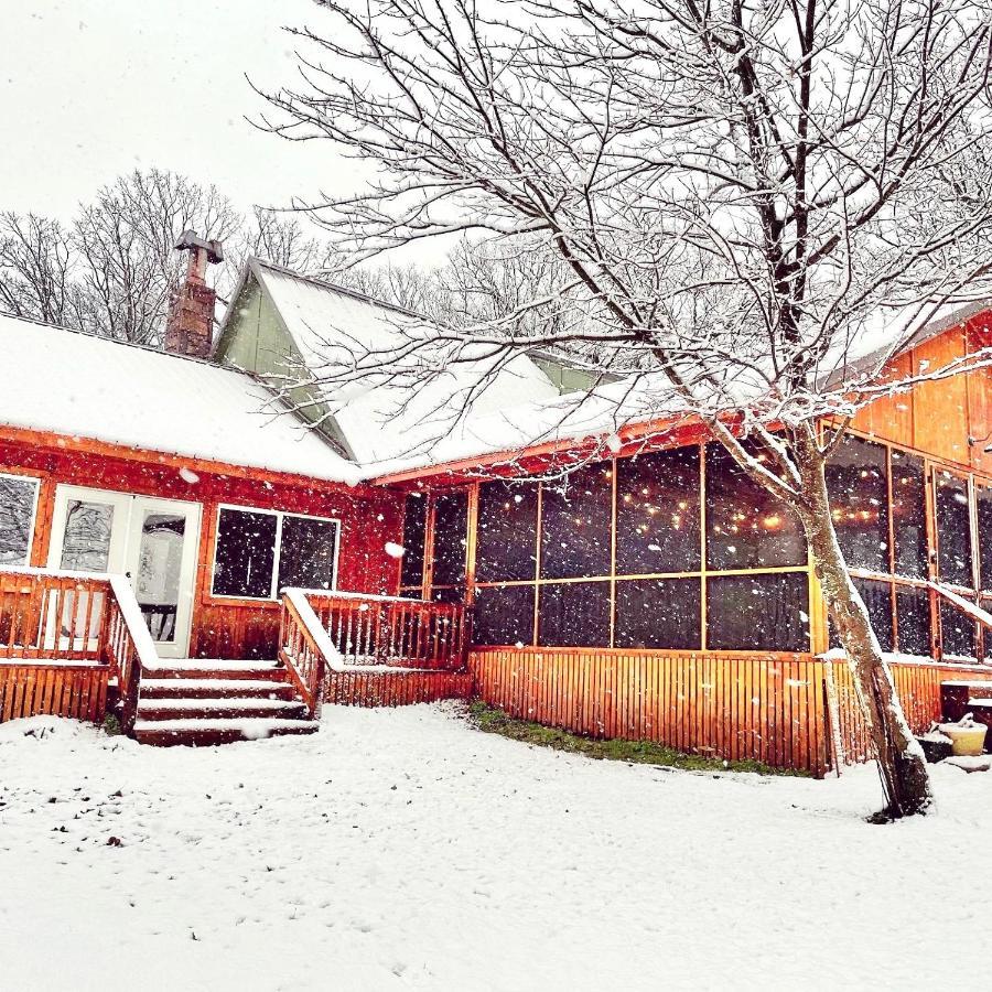 Blufftop Cabin Retreat Hot Tub And Fall Views! Villa Canadian Exterior photo